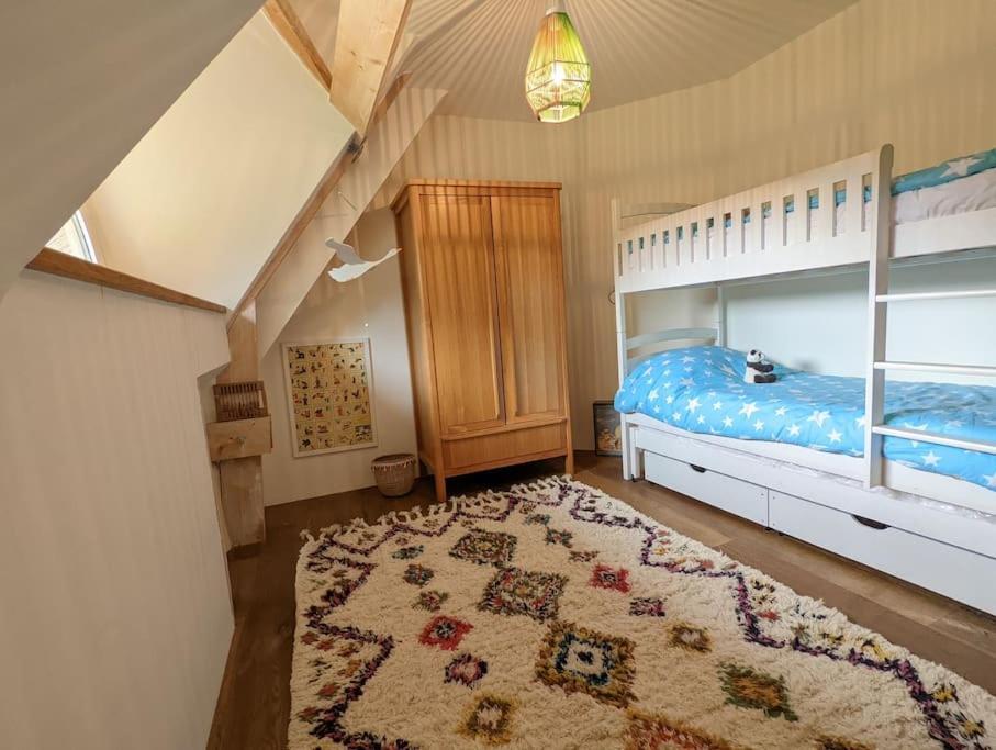 Maison Typique Bretonne Avec Toit De Chaume Camors Экстерьер фото