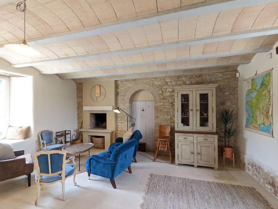 Maison Typique Bretonne Avec Toit De Chaume Camors Экстерьер фото